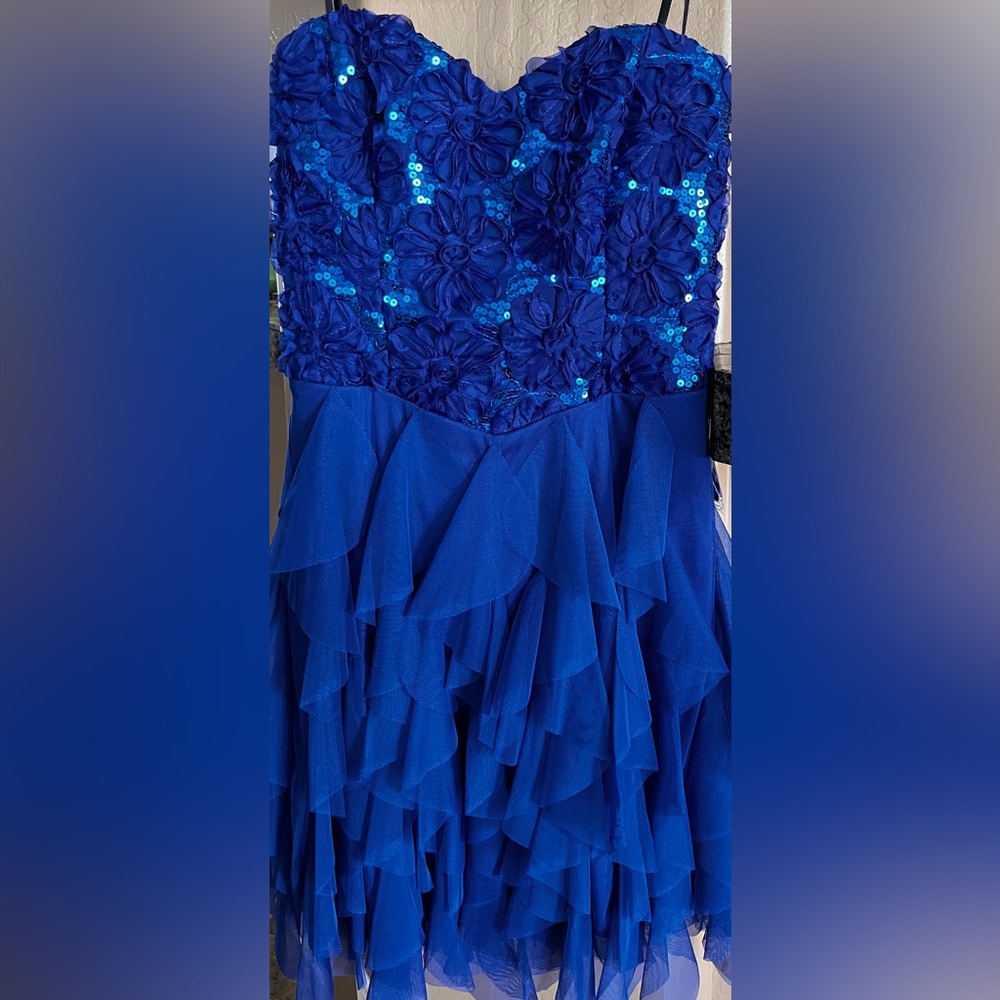 Gorgeous blue prom dress
